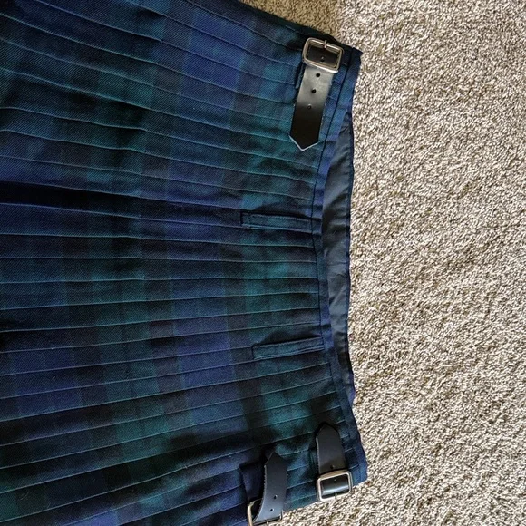 Black Watch Plaid Pleated Men’s Kilt by Locha Ssynt of Scotland - Picture 3 of 9